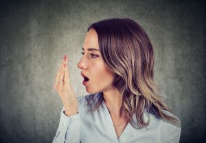 woman with halitosis does breath test